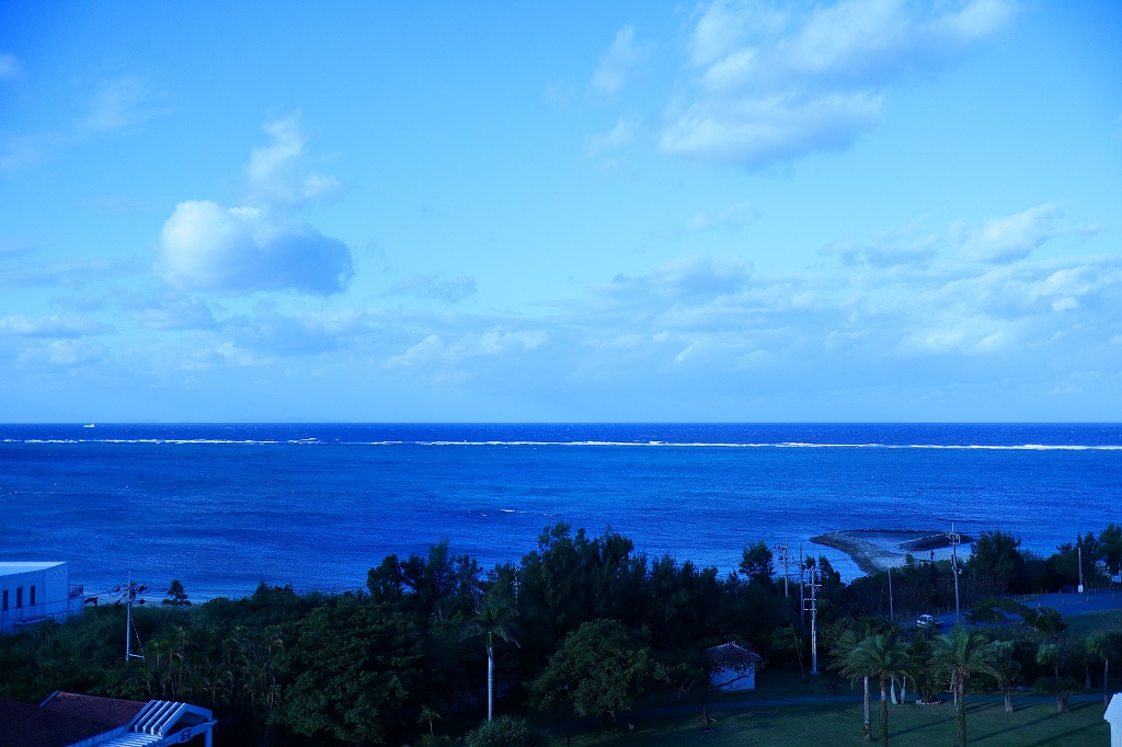 青い海と空の画像